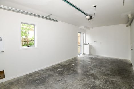 Photo of property in 75 Dress Circle, Newlands, Wellington, 6037