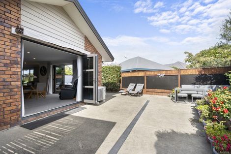 Photo of property in 11 Geneva Terrace, Kelvin Grove, Palmerston North, 4414