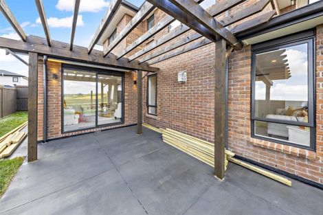 Photo of property in 37 Papareia Road, Karaka, Papakura, 2113