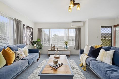 Photo of property in 2/31 Ti Nana Crescent, Henderson, Auckland, 0610