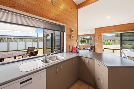 Photo of property in 7 Lakemere Way, Kinloch, Taupo, 3377