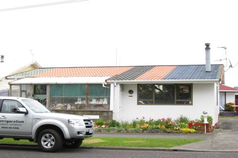Photo of property in 28 Record Street, Fitzroy, New Plymouth, 4312