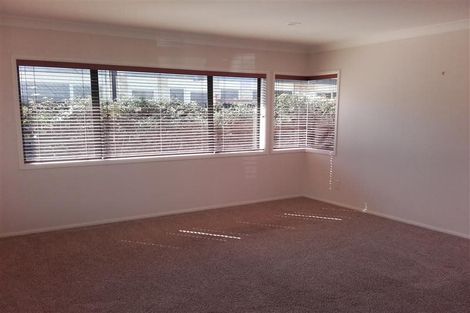 Photo of property in 117 Lakeside Drive, Orewa, 0931