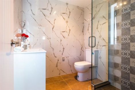 Photo of property in 4225b Great North Road, Glendene, Auckland, 0602