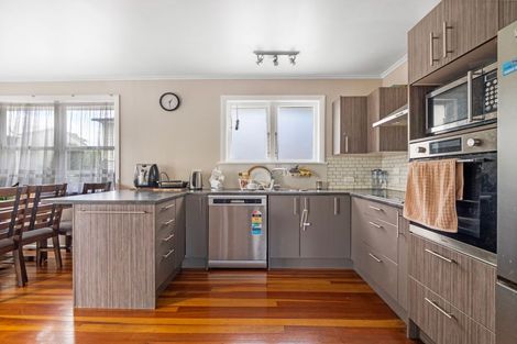 Photo of property in 135 Clevedon Road, Papakura, 2110