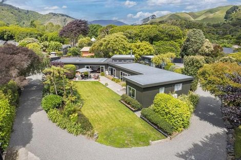 Photo of property in 19 Fleetwood Grove, Waikanae, 5036