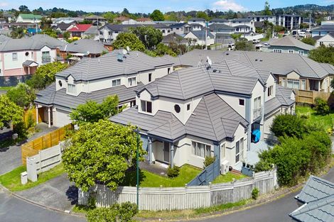 Photo of property in 2 Ochre Place, Blockhouse Bay, Auckland, 0600