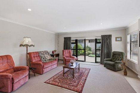 Photo of property in 2 Pearson Place, Paraparaumu, 5032