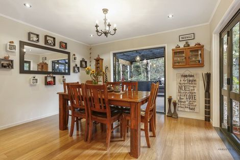 Photo of property in 32 Turanga Road, Henderson Valley, Auckland, 0612