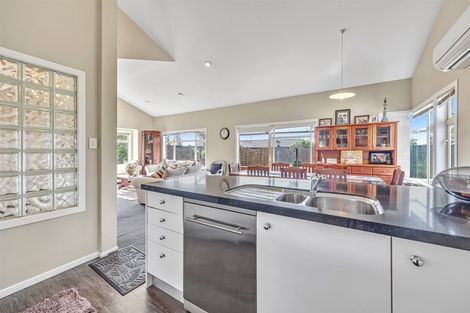 Photo of property in 18 Cinnabar Place, Westgate, Auckland, 0614