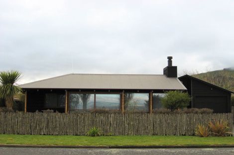 Photo of property in 4 Kinloch Esplanade, Kinloch, Taupo, 3377