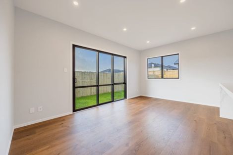 Photo of property in 15 Mcindoe Road, Kumeu, 0810