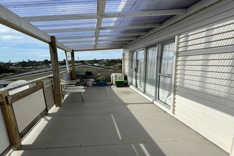 Photo of property in 1/23 Sovereign Place, Glenfield, Auckland, 0629