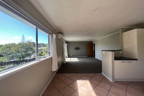 Photo of property in 24 Meadowood Drive, Unsworth Heights, Auckland, 0632