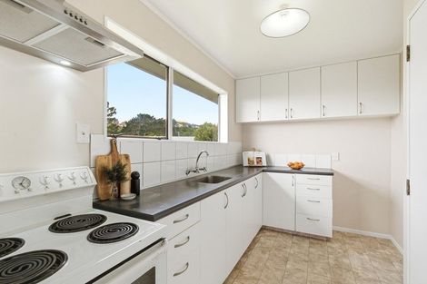 Photo of property in 10a Kingsbridge Place, Newlands, Wellington, 6037