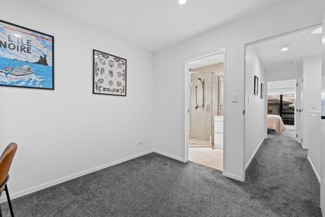 Photo of property in 5/1a Royal View Road, Te Atatu South, Auckland, 0610