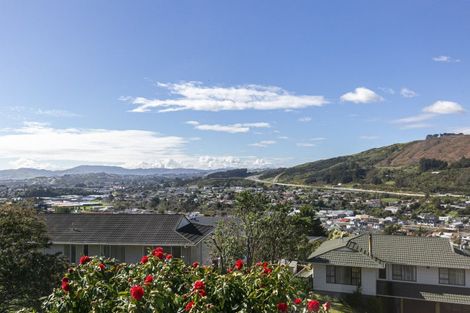 Photo of property in 7 Saint Aidans Way, Tawa, Wellington, 5028