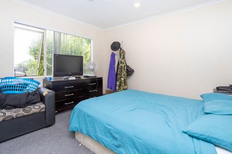 Photo of property in 20 Quincey Place, Massey, Auckland, 0614