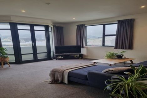 Photo of property in 17 Kent Terrace - Kent Apartments, 4f/16 Kent Terrace, Mount Victoria, Wellington, 6011