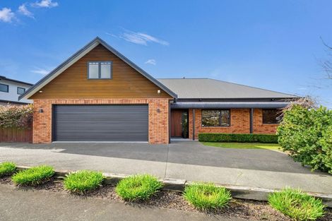 Photo of property in 71 Ruapehu Drive, Fitzherbert, Palmerston North, 4410
