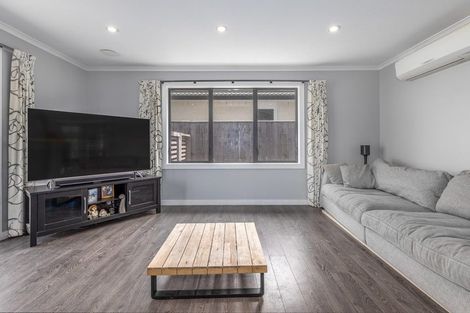 Photo of property in 10 Tararua Close, Aotea, Porirua, 5024