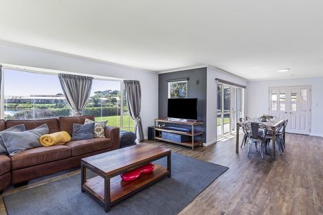 Photo of property in 10 Glen Loch Place, Paraparaumu, 5032