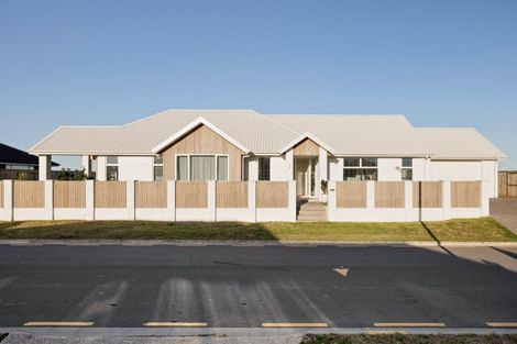 Photo of property in 4 Kuakua Close, Papamoa Beach, Papamoa, 3118