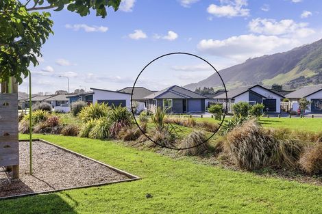 Photo of property in 35 Pohe Street, Waikanae, 5036