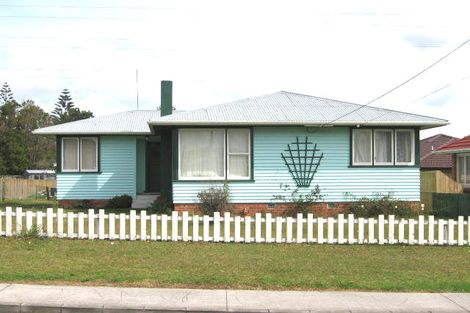 Photo of property in 12 Vera Road, Te Atatu South, Auckland, 0610