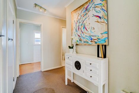 Photo of property in 242 Forrest Hill Road, Forrest Hill, Auckland, 0620