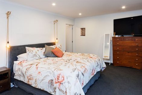 Photo of property in 5 Freedom Drive, Kelvin Grove, Palmerston North, 4414