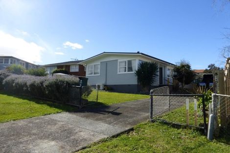 Photo of property in 46 La Rosa Street, Green Bay, Auckland, 0604