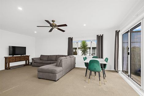 Photo of property in 2 Rere Place, Parakai, 0830