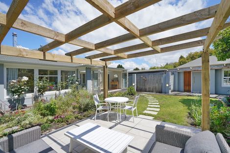 Photo of property in 17 Joyce Crescent, Ilam, Christchurch, 8041