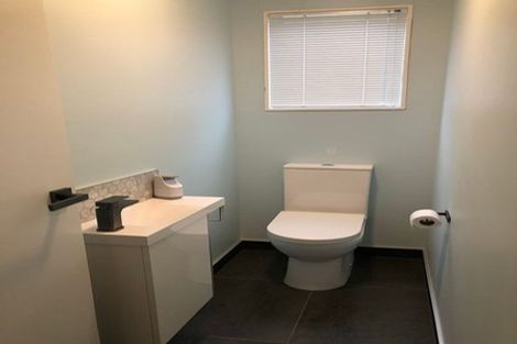 Photo of property in 43 Woodman Drive, Tawa, Wellington, 5028