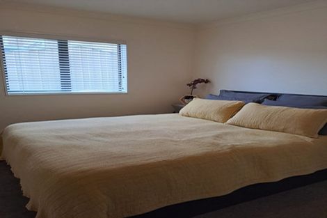 Photo of property in 2 Kirikiri Drive, Papakura, 2110