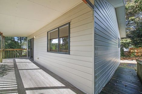 Photo of property in 18 Pinotage Place, Huapai, Kumeu, 0810
