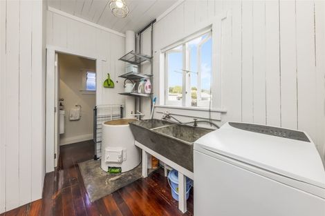 Photo of property in 2 Manse Road, Pahurehure, Papakura, 2113