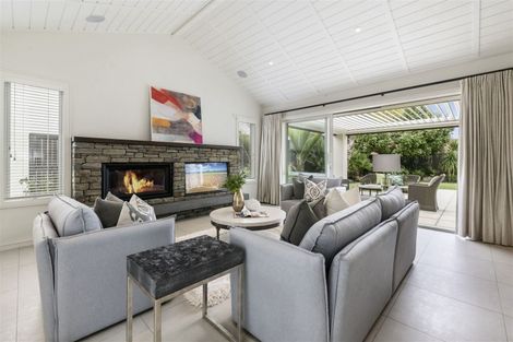 Photo of property in 6 Lombardia Way, Karaka, Papakura, 2113