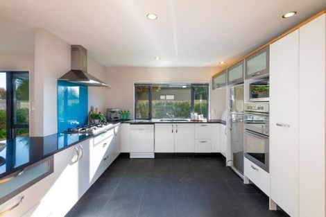 Photo of property in 16 Dee Street, St Albans, Christchurch, 8014