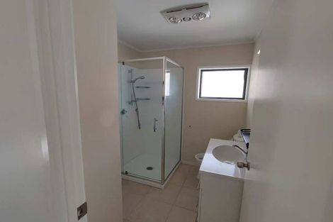 Photo of property in 2/24 Frank Evans Place, Henderson, Auckland, 0610