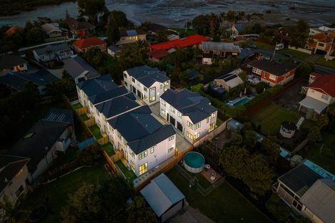 Photo of property in 9/113 Beach Road, Te Atatu Peninsula, 0610