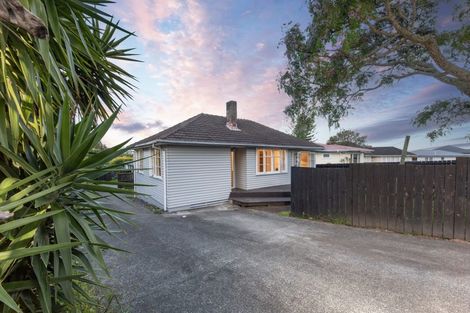 Photo of property in 12 Beaubank Road, Kelston, Auckland, 0602