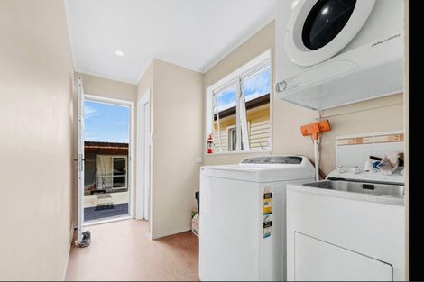 Photo of property in 9 Mcentee Street, Papakura, 2110