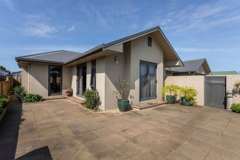 Photo of property in 35 Mcphee Street, Dannevirke, 4930