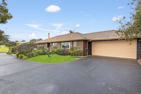 Photo of property in 14 West Fairway, Golflands, Auckland, 2013