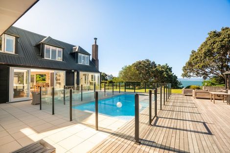 Photo of property in 34 Seatoun Heights Road, Seatoun, Wellington, 6022