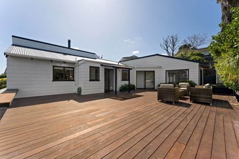 Photo of property in 4 Raphael Place, West Harbour, Auckland, 0618