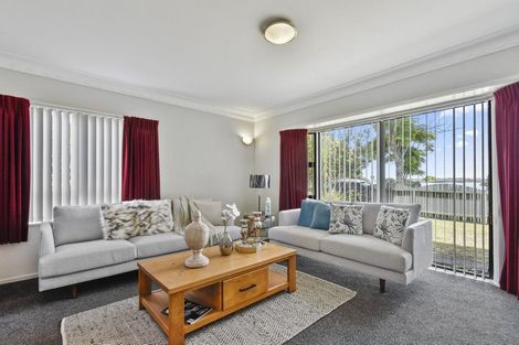 Photo of property in 193 Carnoustie Drive, Wattle Downs, Auckland, 2103