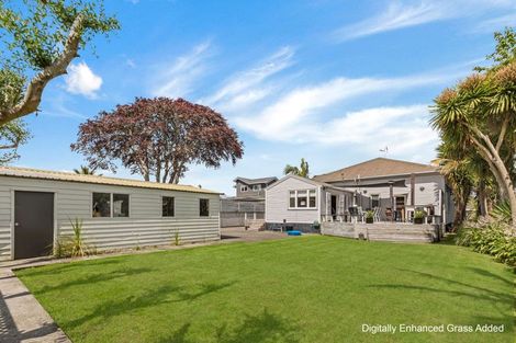 Photo of property in 8 Saint Leonard Street, Saint Johns Hill, Whanganui, 4501